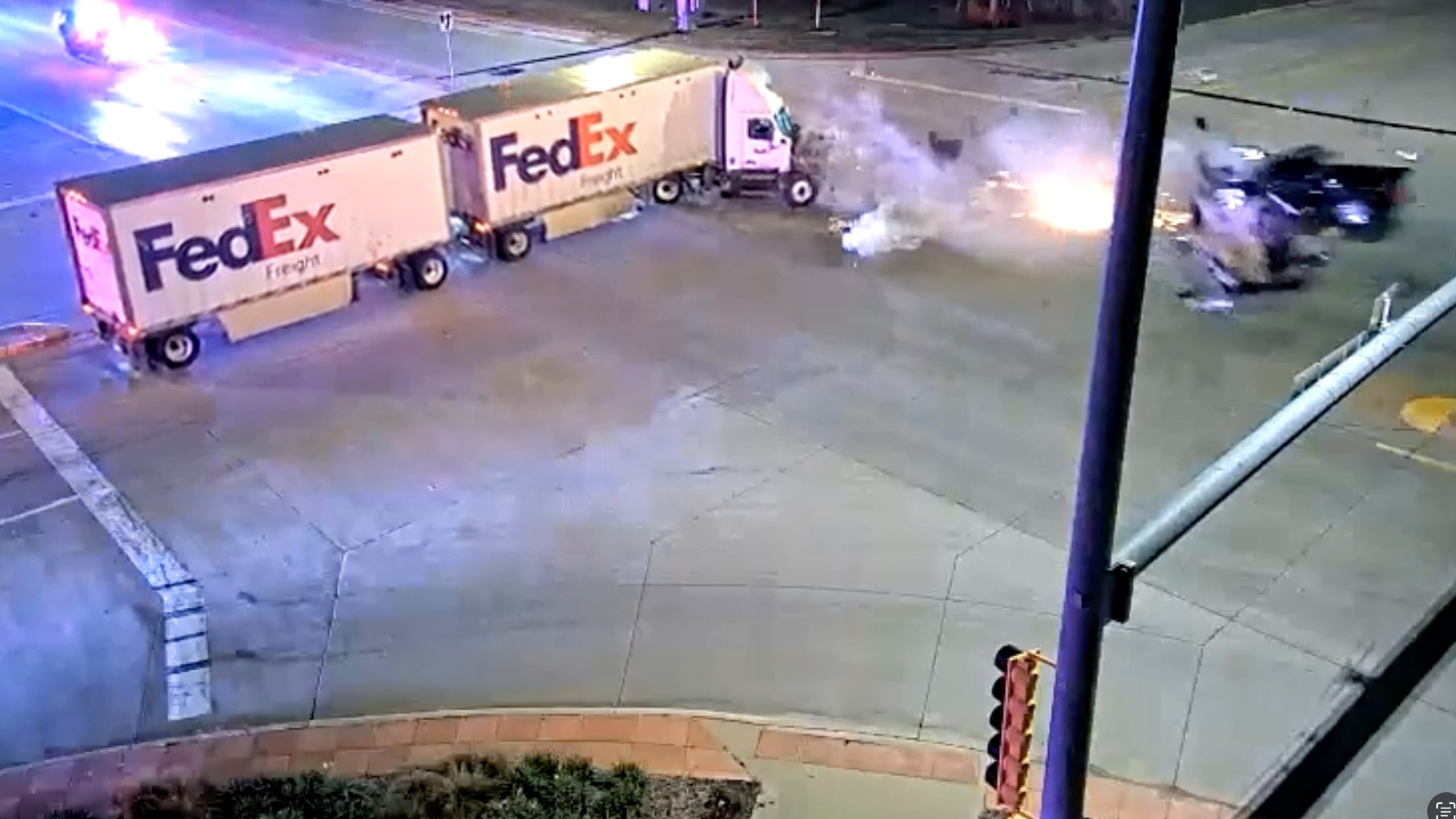 Watch: Suspect fleeing from police crashes into FedEx semi-truck — Vinings Community news